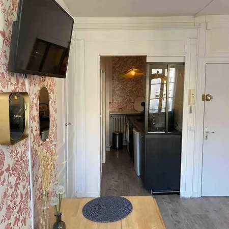 Studio-le Glaciere Apartment
